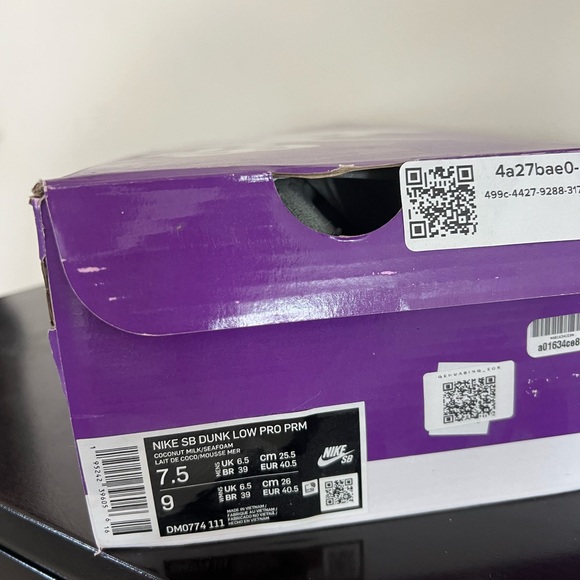 Nike SB Mummy Cream and Light Green Sneakers - Picture 13 of 13